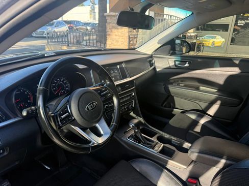 Used 2020 Kia Optima S FWD image 9