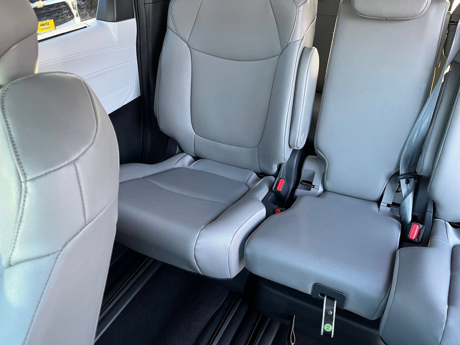 Used 2025 Toyota Sienna XLE FWD image 41