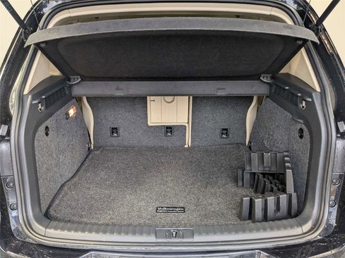 Used 2017 Volkswagen Tiguan S image 7
