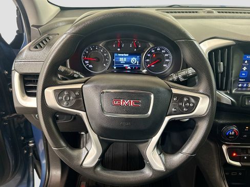 Used 2024 GMC Terrain SLE w/ Driver Convenience Package FWD image 9