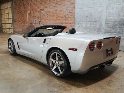 Used 2006 Chevrolet Corvette Coupe w/ Preferred Equipment Group RWD image 34