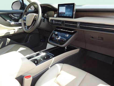 Used 2021 Lincoln Corsair Reserve w/ Equipment Group 201A image 28