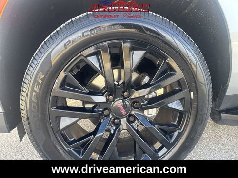 Used 2023 GMC Yukon XL SLT w/ SLT Luxury Package image 34