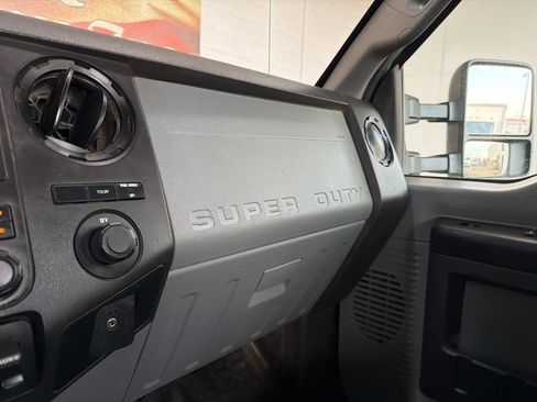Used 2013 Ford F550 4x4 SuperCab Super Duty w/ Payload Upgrade Pkg image 27