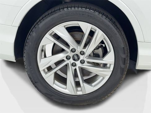 Used 2021 Audi Q7 3.0T Premium Plus image 52