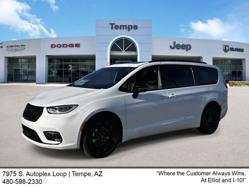 New 2026 Chrysler Pacifica Limited w/ S Appearance Package image 1