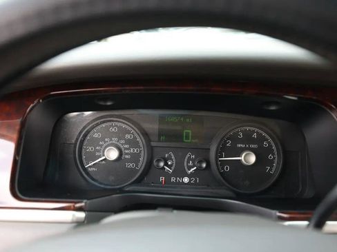 Used 2006 Lincoln Town Car Signature image 28