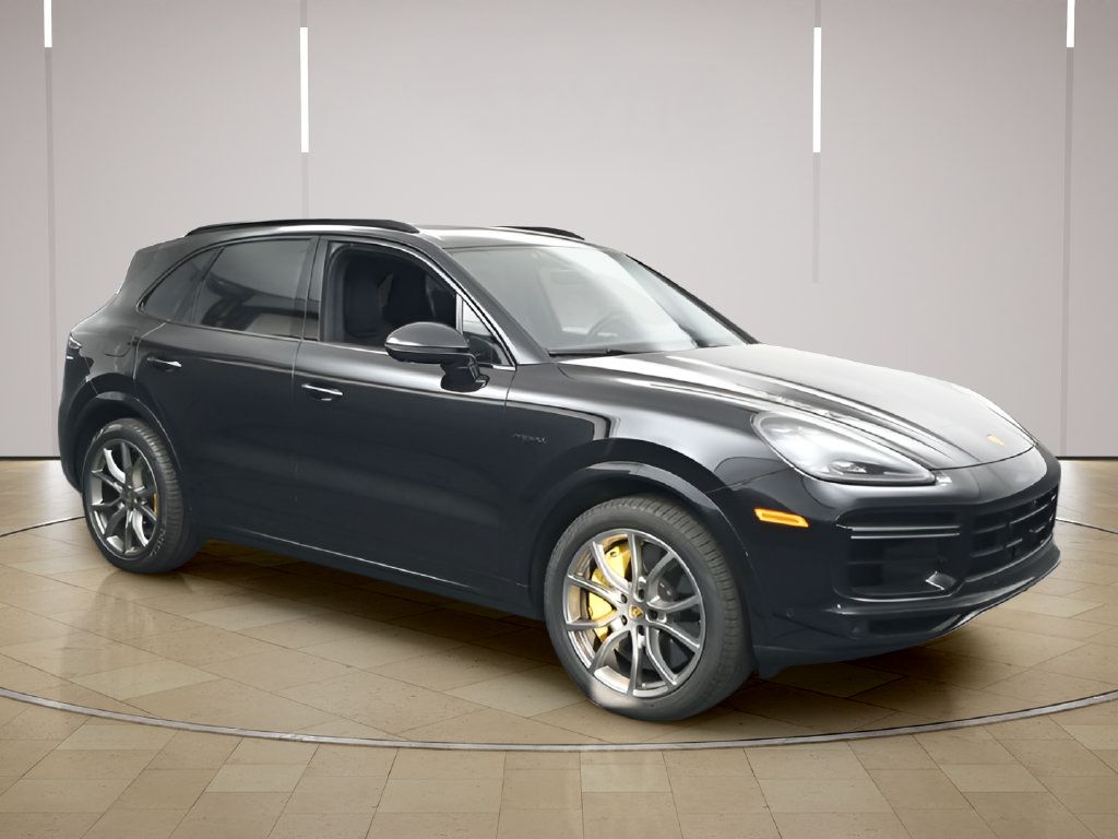 Certified 2022 Porsche Cayenne Turbo S AWD/4WD image 27
