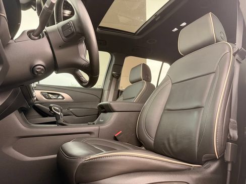 Used 2023 Chevrolet Traverse Premier w/ Redline Edition AWD/4WD image 2