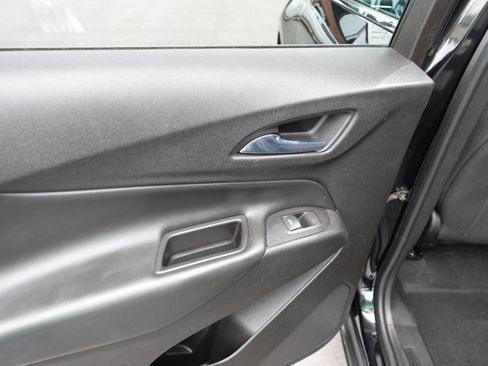 Used 2018 Chevrolet Equinox LT FWD image 19