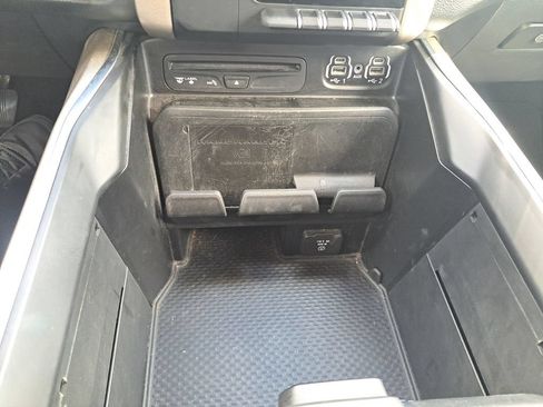 Used 2019 RAM 1500 Laramie AWD/4WD image 15