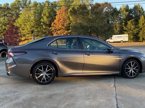 Used 2023 Toyota Camry SE image 7