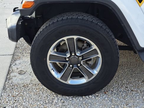 Used 2018 Jeep Wrangler Unlimited Sahara w/ LED Lighting Group image 10