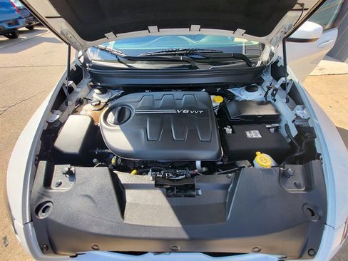 Used 2017 Jeep Cherokee Latitude FWD image 18