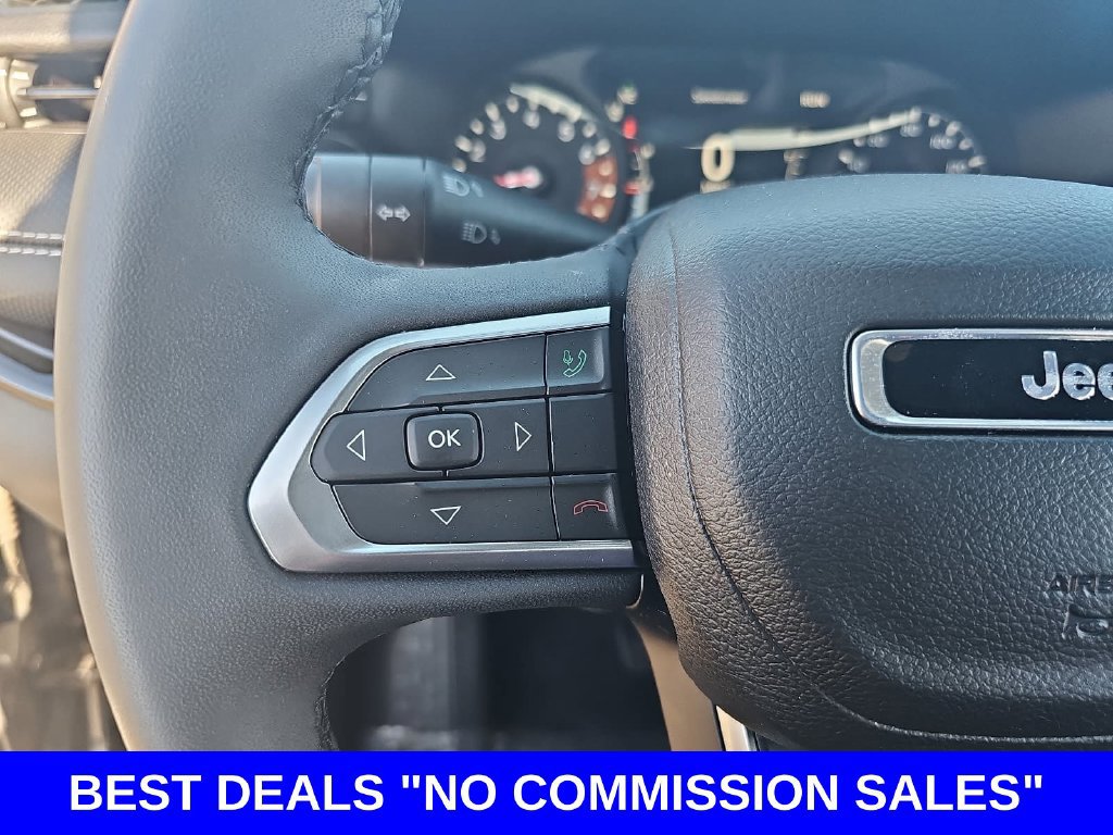 Used 2023 Jeep Compass Latitude w/ Sun and Sound Group AWD/4WD image 17