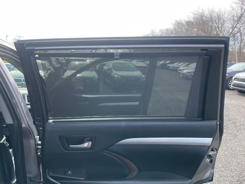 Used 2019 Toyota Highlander XLE image 31