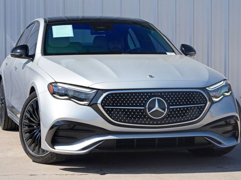 Used 2025 Mercedes-Benz E 350 E 350 w/ MBUS Superscreen Package image 4