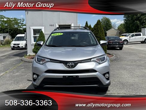 Used 2017 Toyota RAV4 XLE AWD/4WD image 1