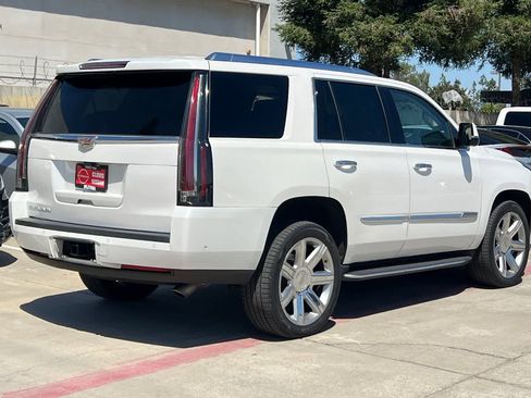 Used 2020 Cadillac Escalade Luxury AWD/4WD image 3