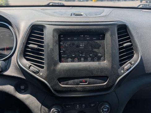 Used 2019 Jeep Cherokee Latitude Plus w/ Comfort/Convenience Group AWD/4WD image 11