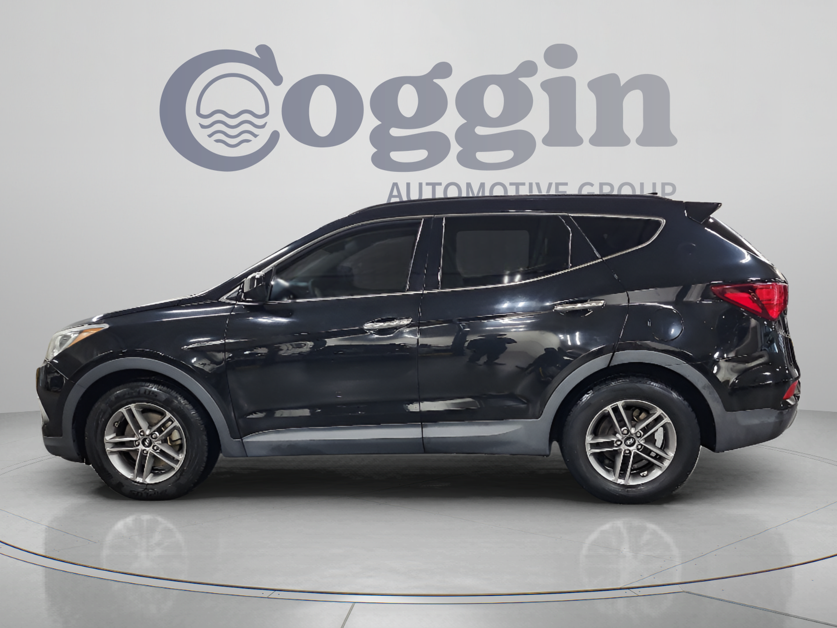 Used 2017 Hyundai Santa Fe Sport FWD image 2