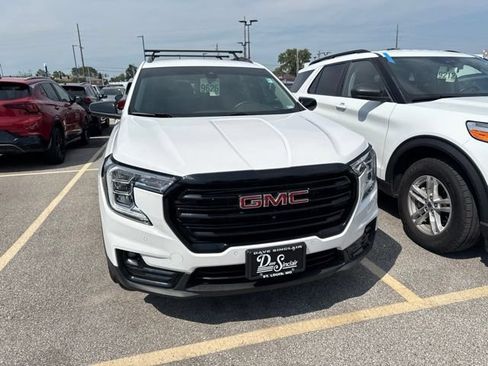 Used 2023 GMC Terrain SLT w/ Tech Package FWD image 3