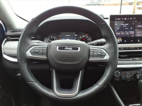 Used 2022 Jeep Compass Latitude w/ Sun and Sound Group image 17