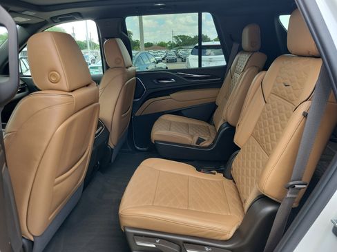 Certified 2023 Cadillac Escalade Premium Luxury w/ Performance Package AWD/4WD image 16