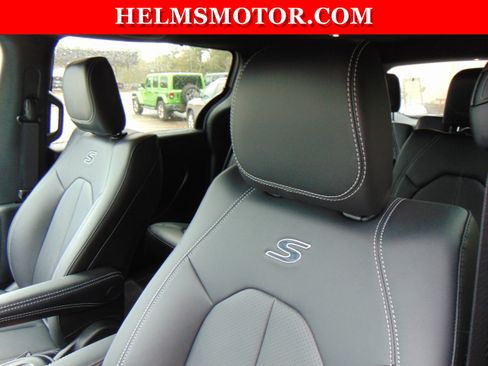 New 2026 Chrysler Pacifica Select w/ S Appearance Package image 33