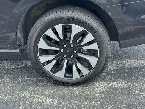 Used 2025 Ford Expedition Platinum w/ Driver's Package AWD/4WD image 7