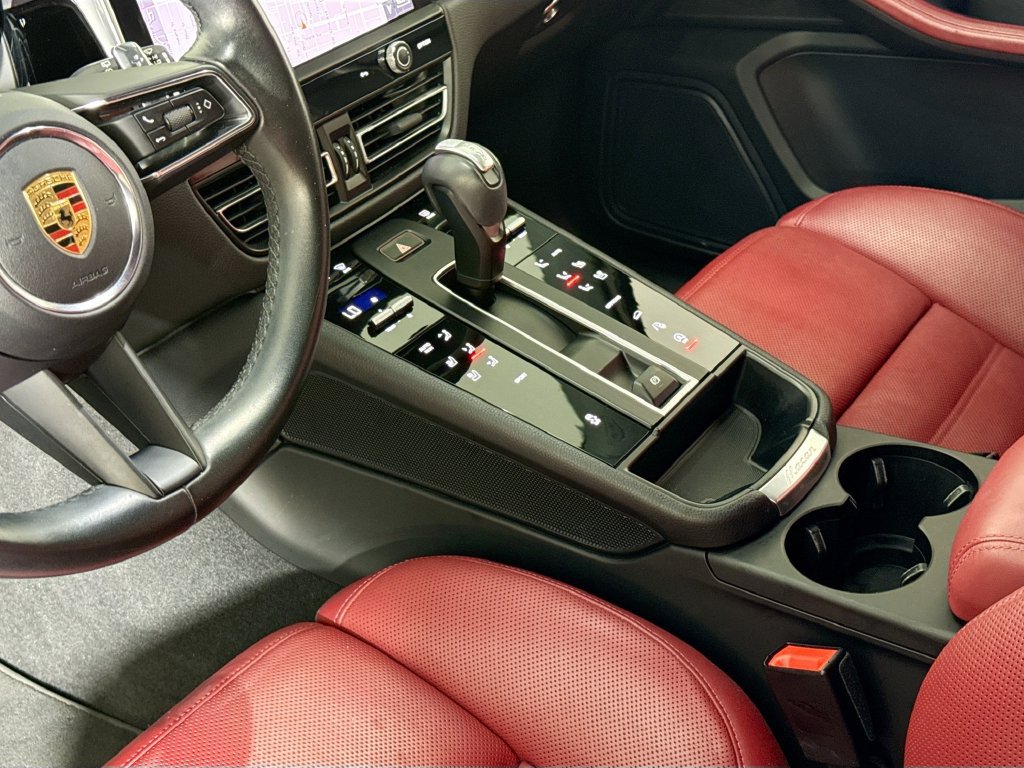 Certified 2023 Porsche Macan AWD/4WD image 21