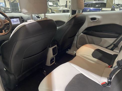 Used 2018 Jeep Compass Latitude w/ Popular Equipment Group FWD image 5