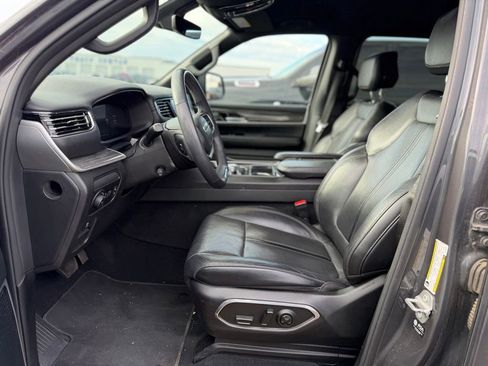 Used 2022 Jeep Wagoneer Series III AWD/4WD image 2