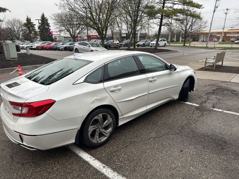 Used 2018 Honda Accord EX image 10