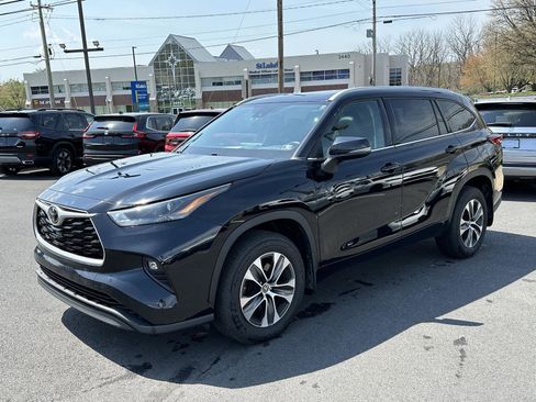 Used 2022 Toyota Highlander XLE image 4