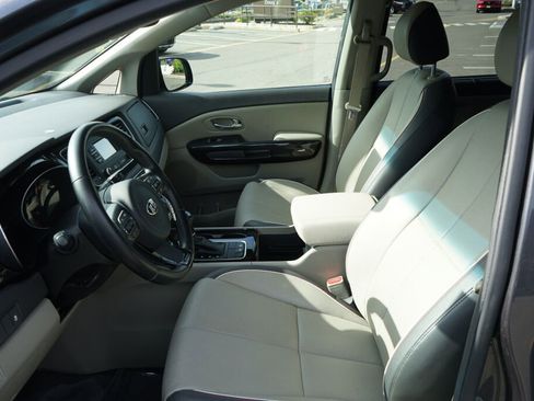 Used 2015 Kia Sedona EX FWD image 16