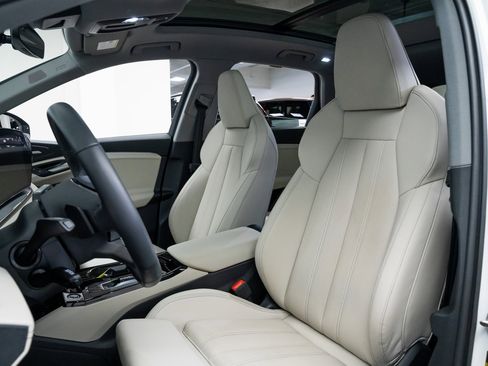 Used 2025 Audi Q6 e-tron Premium Plus image 17