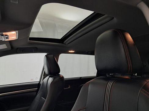 Used 2019 Toyota Highlander SE image 7