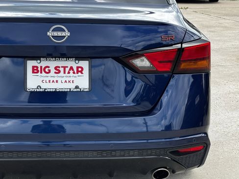 Used 2024 Nissan Altima 2.5 SR FWD image 10