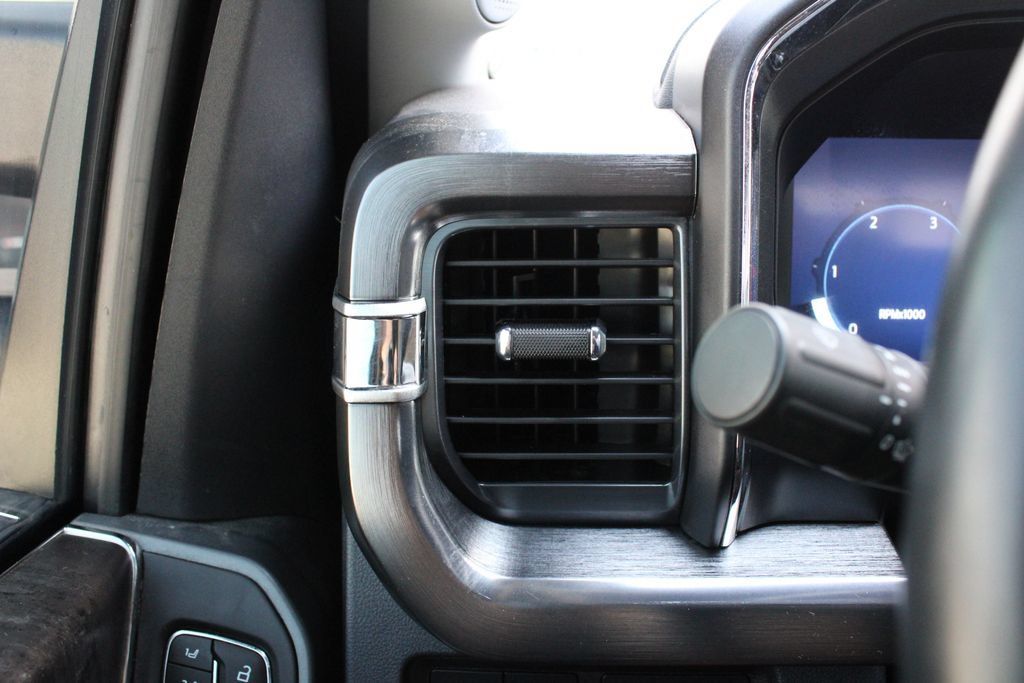 Used 2024 Ford F350 Lariat w/ Lariat Ultimate Package AWD/4WD image 8