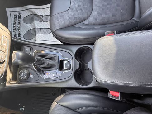 Used 2022 Jeep Cherokee Limited w/ Mopar Interior Package image 23