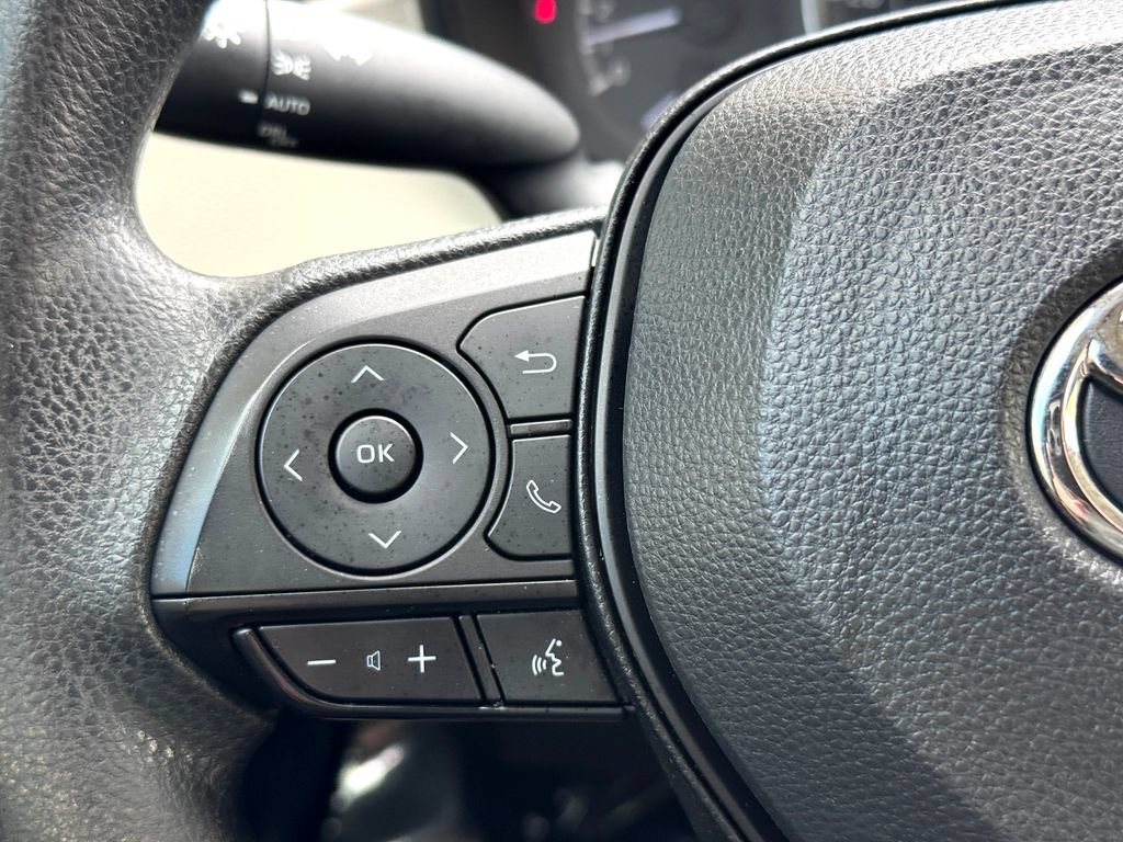 Used 2022 Toyota Corolla LE FWD image 23