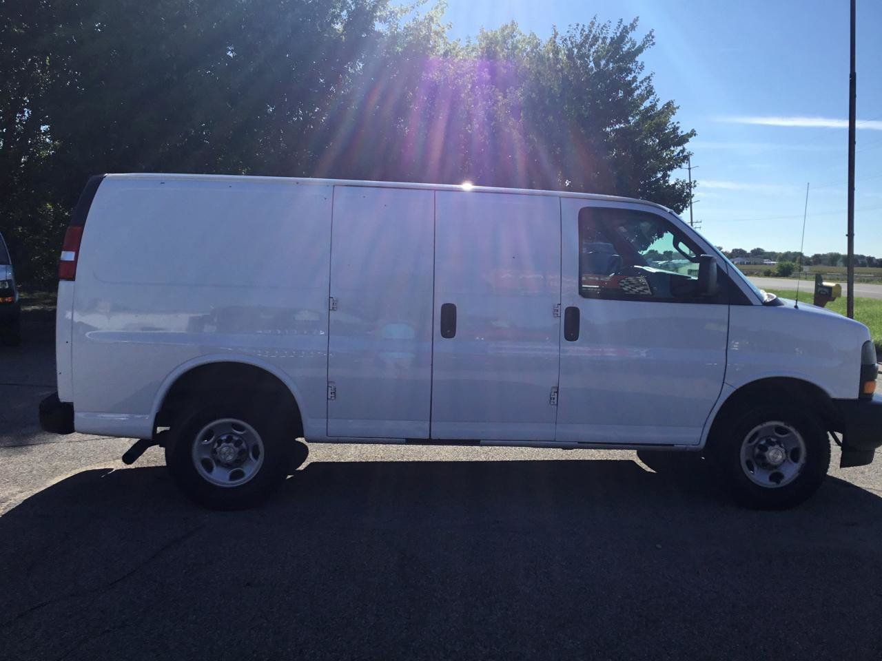 Used 2020 Chevrolet Express 2500 RWD image 5
