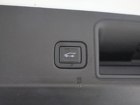 Used 2024 GMC Terrain SLT AWD/4WD image 21