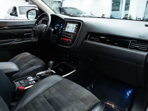 Used 2019 Mitsubishi Outlander SE image 25