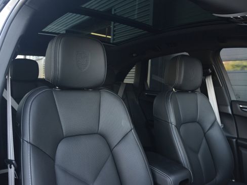 Certified 2026 Porsche Macan AWD/4WD image 27