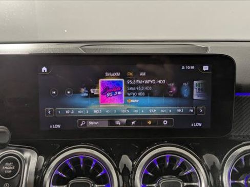 Used 2023 Mercedes-Benz GLB 250 4MATIC image 33