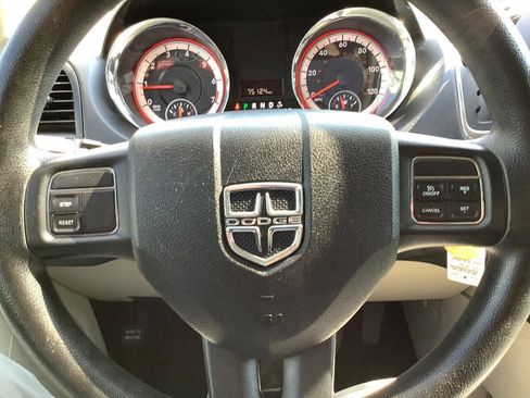 Used 2013 Dodge Grand Caravan SXT FWD image 35