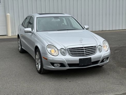 Used 2009 Mercedes-Benz E 350 4MATIC Sedan image 3