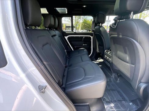 Certified 2025 Land Rover Defender 110 X-Dynamic SE AWD/4WD image 19